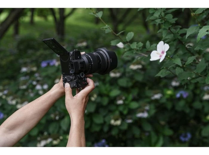 Sony Alpha 7R V Mirrorless Camera with FE 24-70mm Lens & Battery Bundle